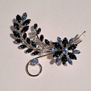 Vintage Jay Flex sterling silver blue flower laurel brooch